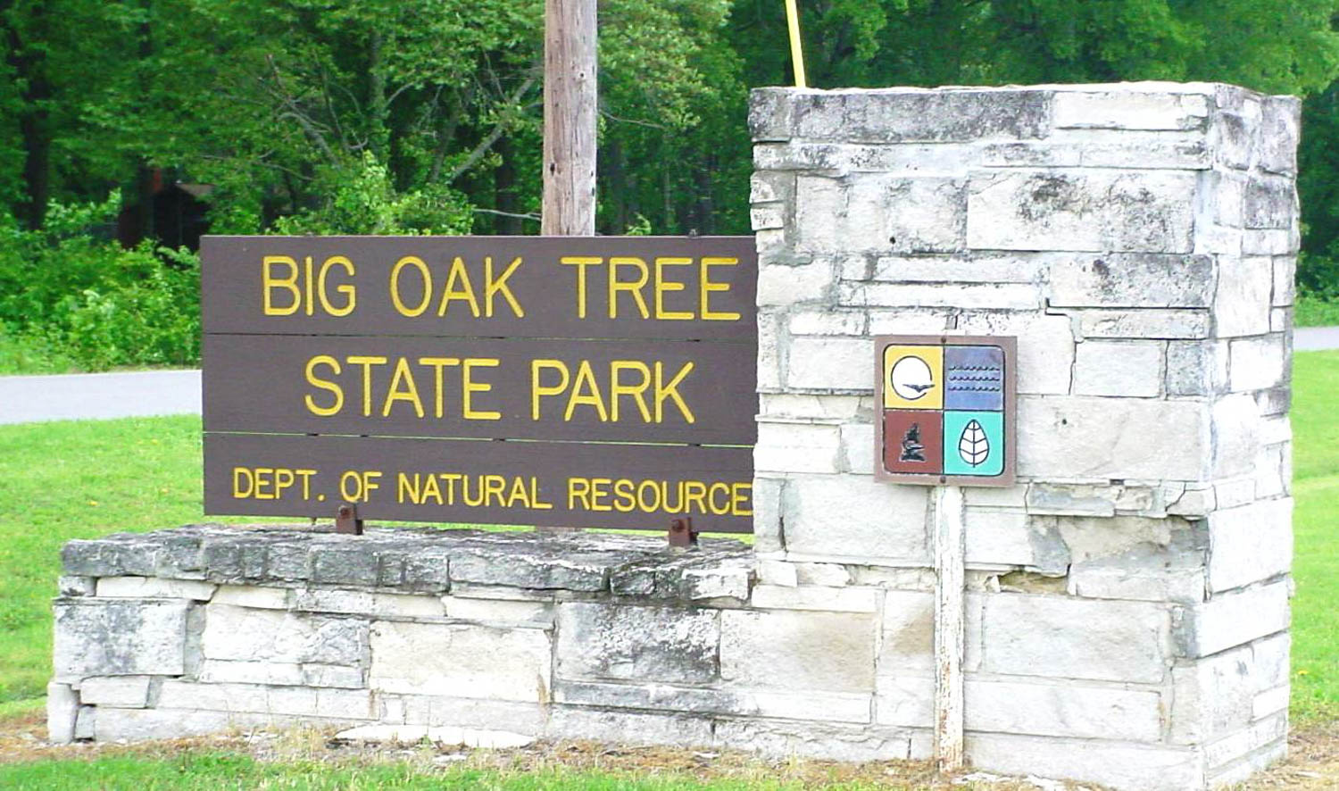 the front sign for Big Oak Tree State Park