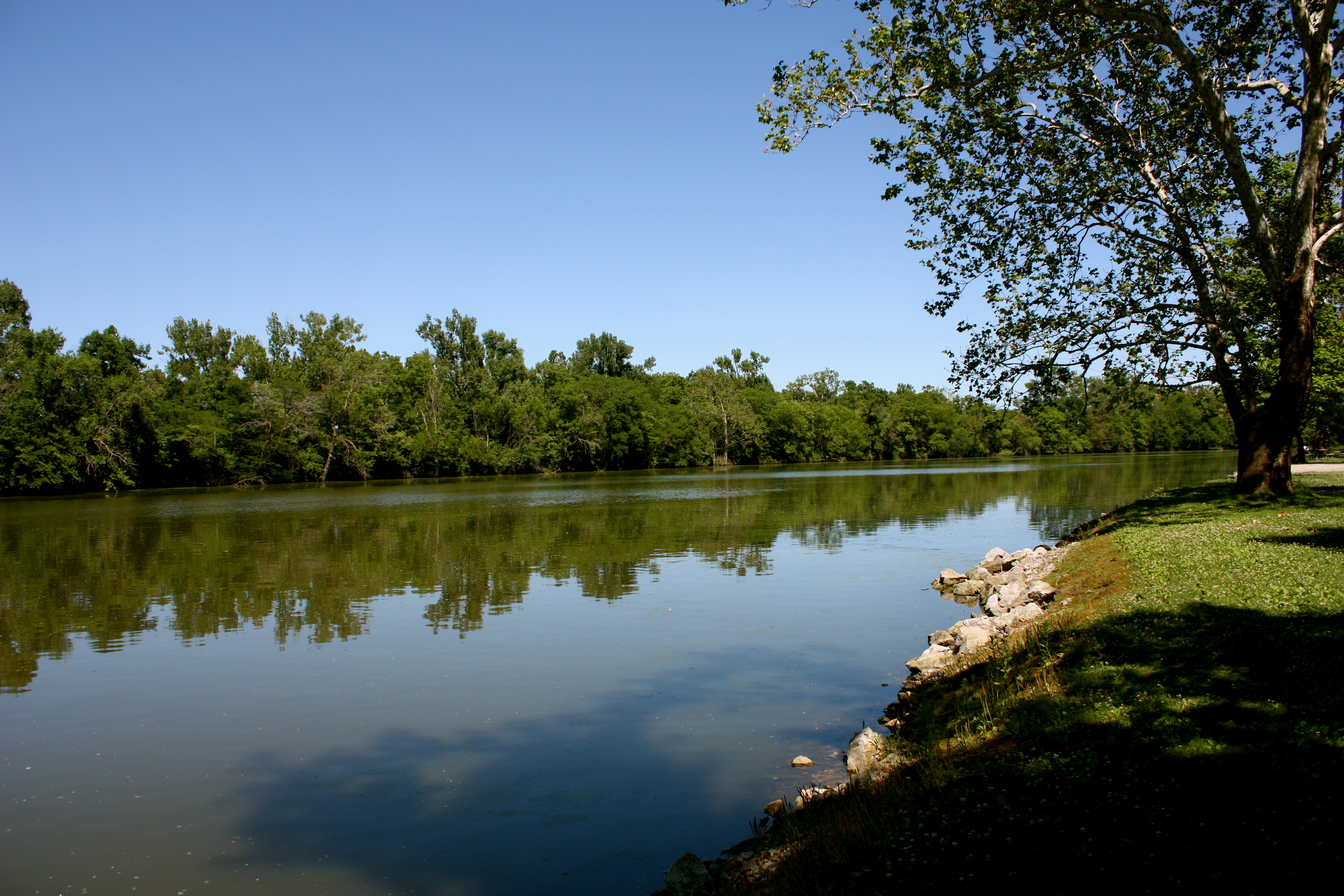 A lake with rocks on the shore