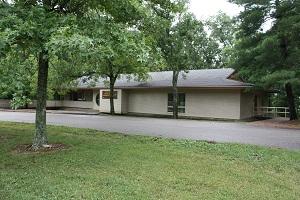 exterior of hickory ridge motel
