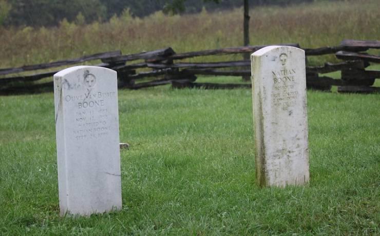 Burial site of Nathan and Olive Boone