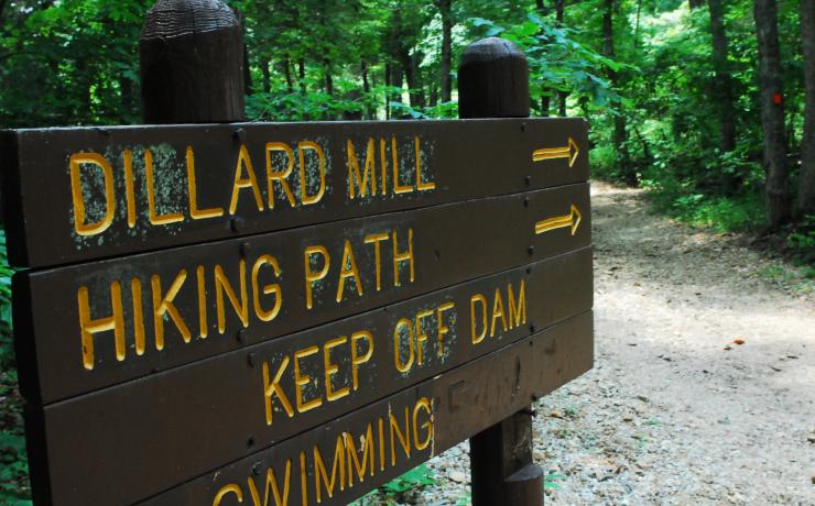 A sign for the start of the Dillard Mill hiking path