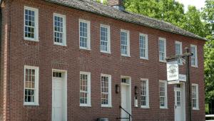 Exterior of a colonial era tavern and restaurant