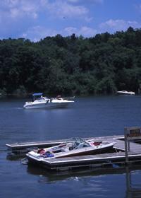 A boat in a dock on a lake